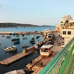 Blue Harbour 3 Bedroom Seafront With Large Yard On The Promenade - By Getawaysmalta