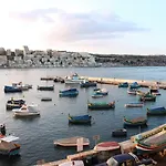 公寓 Blue Harbour 3 Bedroom Seafront With Large Yard On The Promenade - By Getawaysmalta