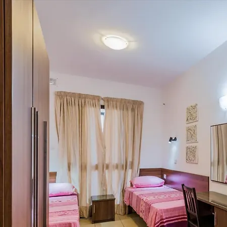 Blue Harbour 3 Bedroom Seafront With Large Yard On The Promenade - By Getawaysmalta Apartamento St Paul's Bay