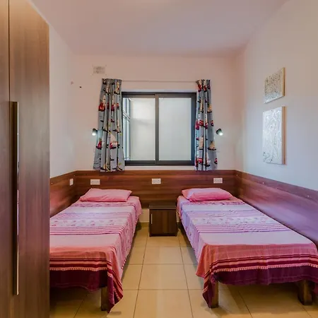 Blue Harbour 3 Bedroom Seafront With Large Yard On The Promenade - By Getawaysmalta St. Paul's Bay