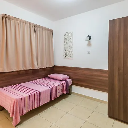 Blue Harbour 3 Bedroom Seafront With Large Yard On The Promenade - By Getawaysmalta Appartement *