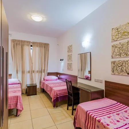 Blue Harbour 3 Bedroom Seafront With Large Yard On The Promenade - By Getawaysmalta