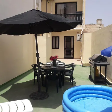 Blue Harbour 3 Bedroom Seafront With Large Yard On The Promenade - By Getawaysmalta 圣保罗湾城