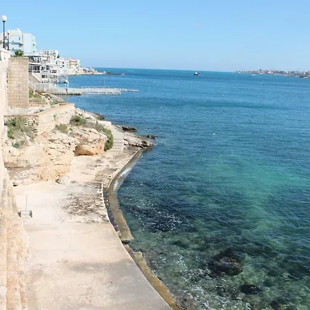 Lägenhet Blue Harbour 3 Bedroom Seafront With Large Yard On The Promenade - By Getawaysmalta
