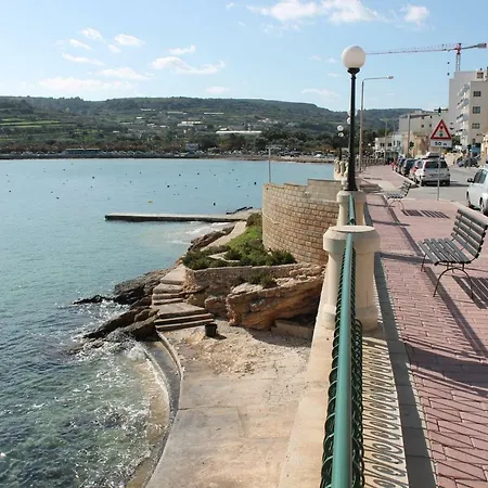 Apartment Blue Harbour 3 Bedroom Seafront With Large Yard On The Promenade - By Getawaysmalta *