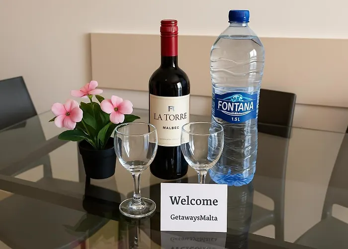 Διαμέρισμα Blue Harbour 3 Bedroom Seafront With Large Yard On The Promenade - By Getawaysmalta *