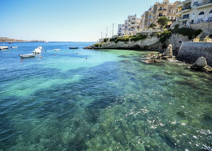 Blue Harbour 3 Bedroom Seafront With Large Yard On The Promenade - By Getawaysmalta Διαμέρισμα