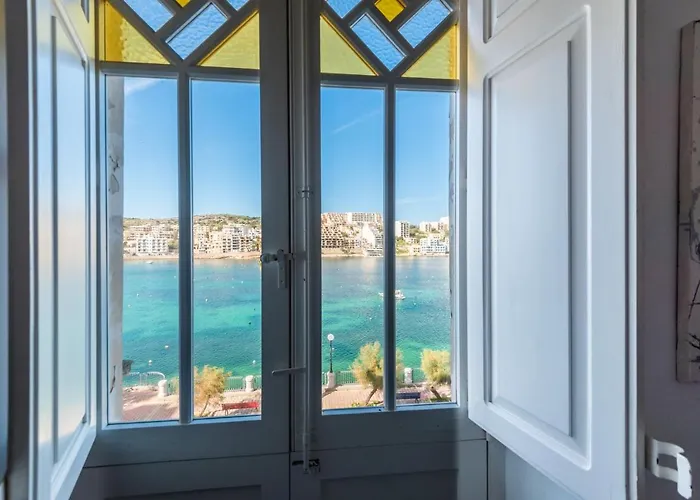 Blue Harbour 3 Bedroom Seafront With Large Yard On The Promenade - By Getawaysmalta Διαμέρισμα *