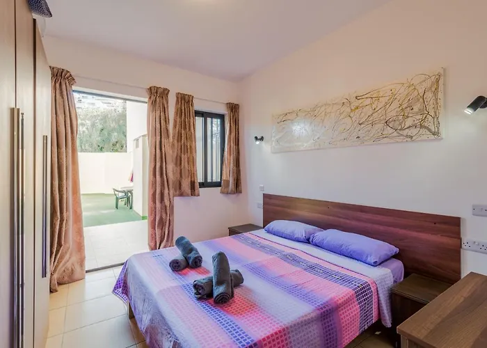 Διαμέρισμα Blue Harbour 3 Bedroom Seafront With Large Yard On The Promenade - By Getawaysmalta