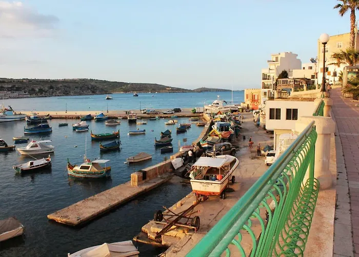 Blue Harbour 3 Bedroom Seafront With Large Yard On The Promenade - By Getawaysmalta