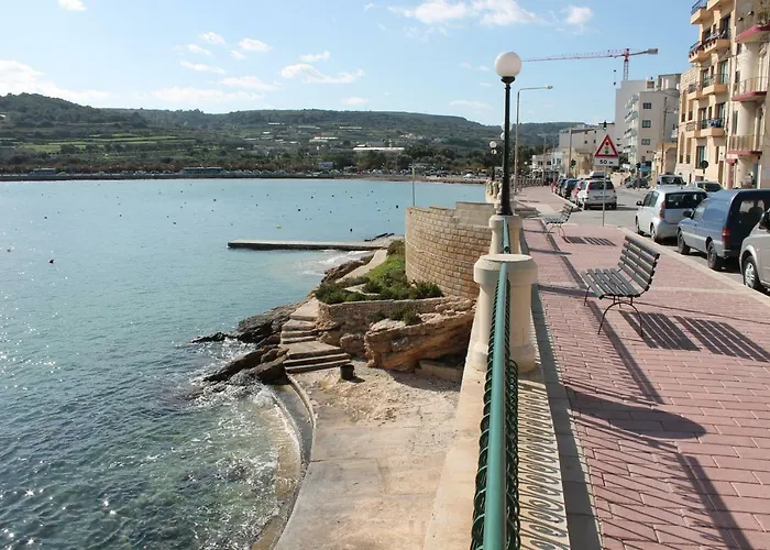 Διαμέρισμα Blue Harbour 3 Bedroom Seafront With Large Yard On The Promenade - By Getawaysmalta *