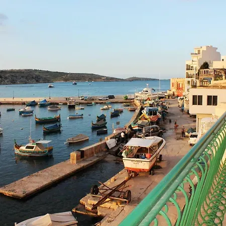 Blue Harbour 3 Bedroom Seafront With Large Yard On The Promenade - By Getawaysmalta