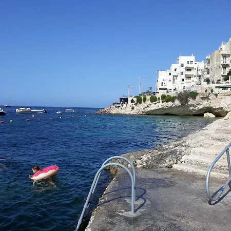 Blue Harbour 3 Bedroom Seafront With Large Yard On The Promenade - By Getawaysmalta *